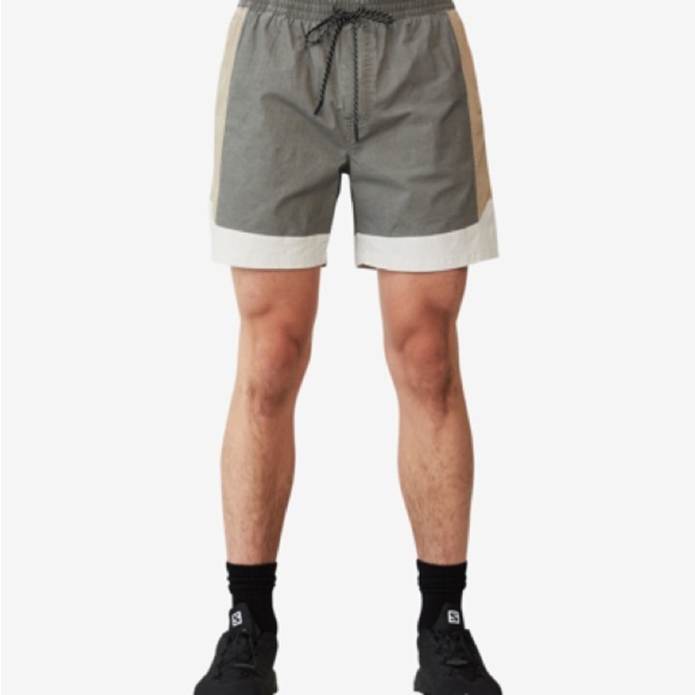 COTTON ON
Men's Mountain Tech Shorts In Military/gravel Stone/bone